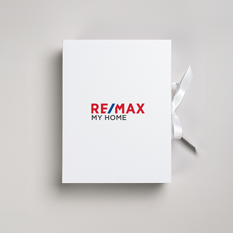Picture of Magnetic Presentation Box with Ribbon - White