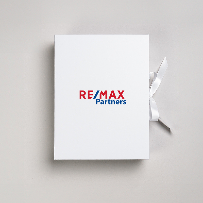 Picture of Magnetic Presentation Box with Ribbon - White
